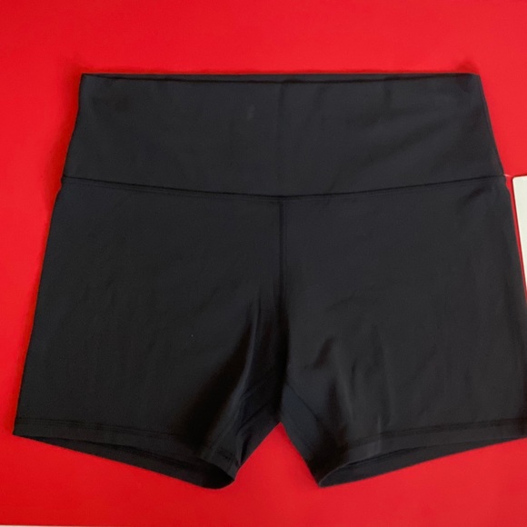 16 Hawaiian Aloha Lululemon Align HR Short black - Picture 2 of 10
